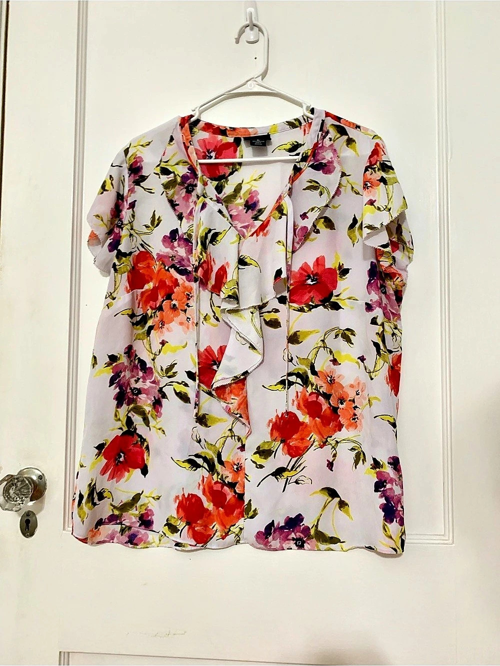 Liz Claiborne Floral Ruffle Blouse in White & Multicolor Size XL Like New